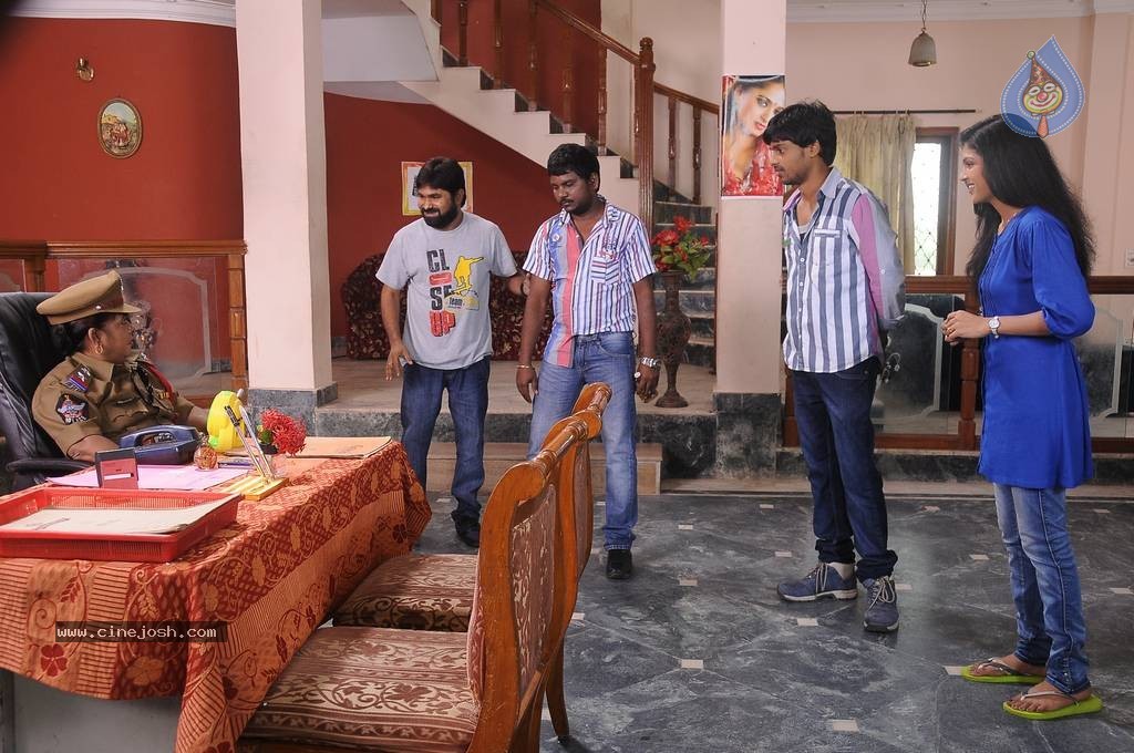 Putukku Jara Jara Dubukku Me Movie Stills n Walls - 5 / 42 photos