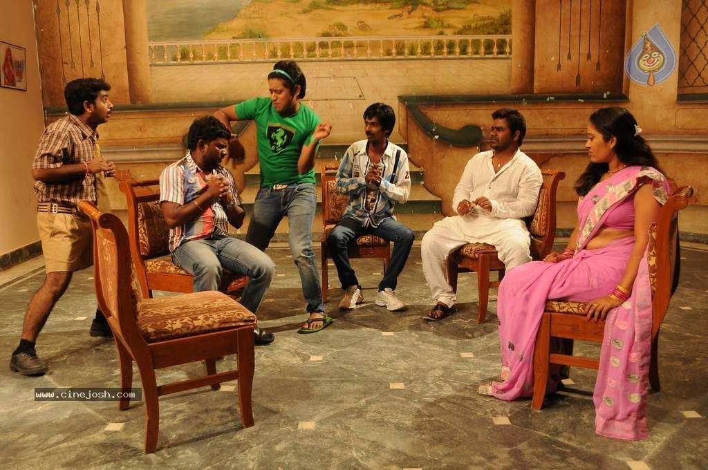 Putukku Jara Jara Dubukku Me Movie Stills n Walls - 16 / 42 photos