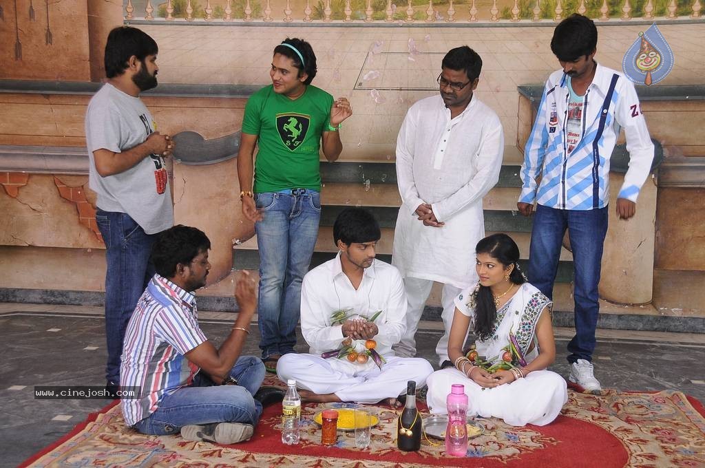 Putukku Jara Jara Dubukku Me Movie Stills n Walls - 18 / 42 photos