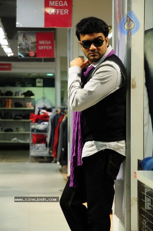 Ra Ra Tamil Movie Stills - 27 / 33 photos