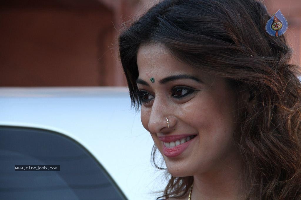 Raai Laxmi's Sowcarpet Tamil Movie Stills - 24 / 43 photos