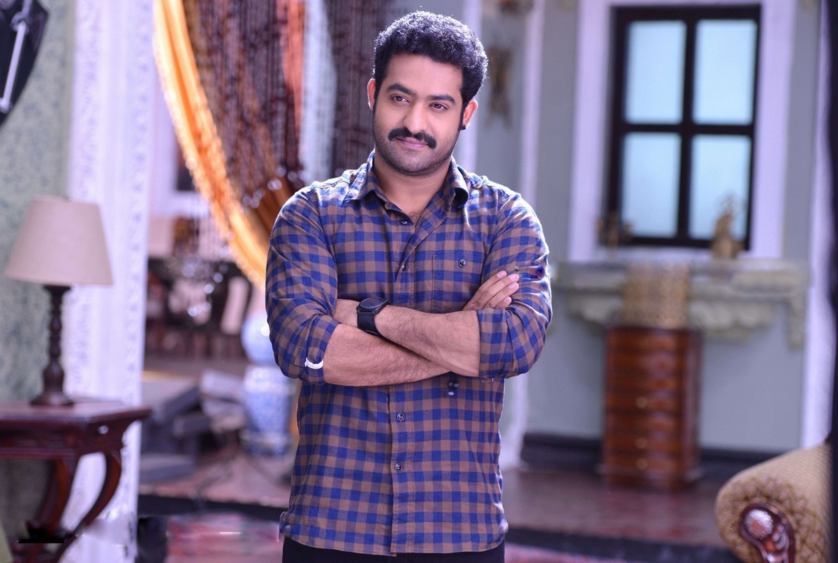 Rabhasa New Stills n Posters - 3 / 11 photos