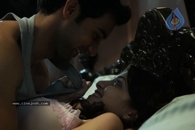 Ragini MMS Movie Stills - 6 / 17 photos