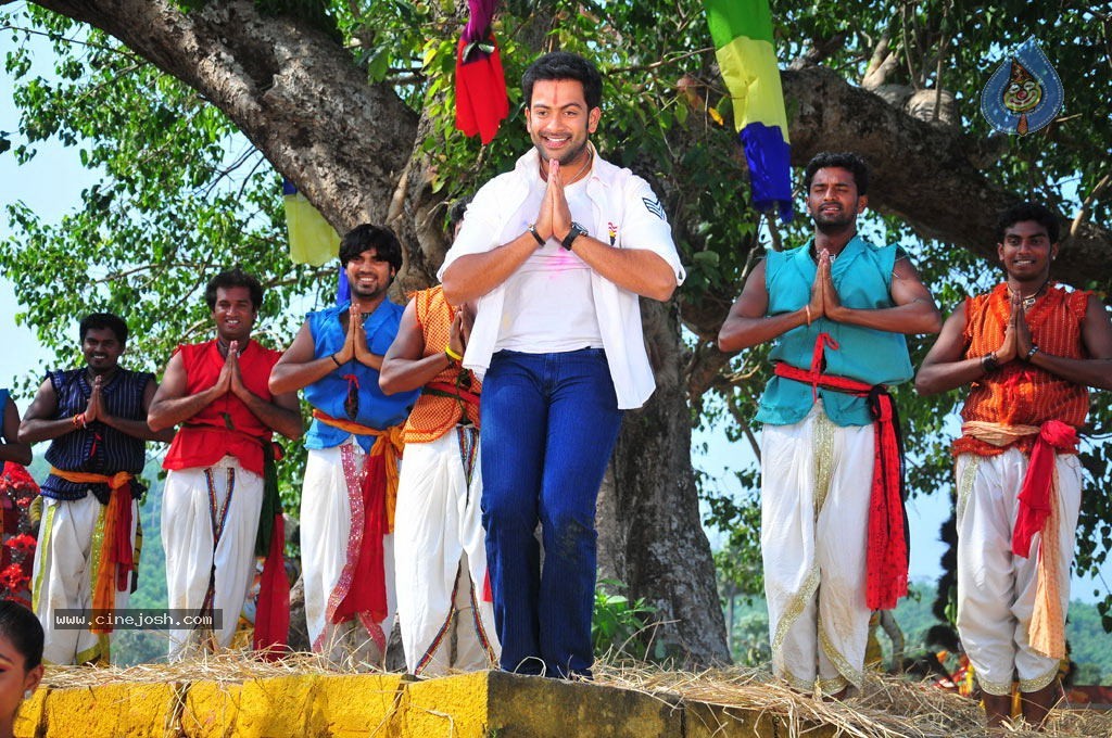 Raja Pokkiri Raja Tamil Movie Stills - 22 / 71 photos