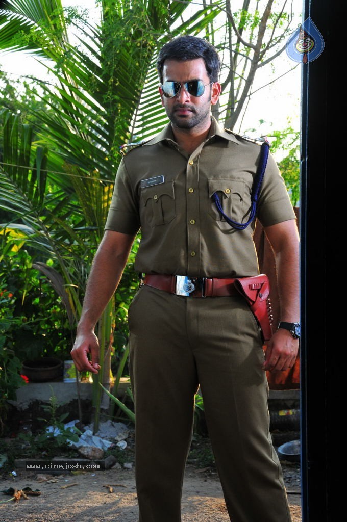 Raja Pokkiri Raja Tamil Movie Stills - 45 / 71 photos