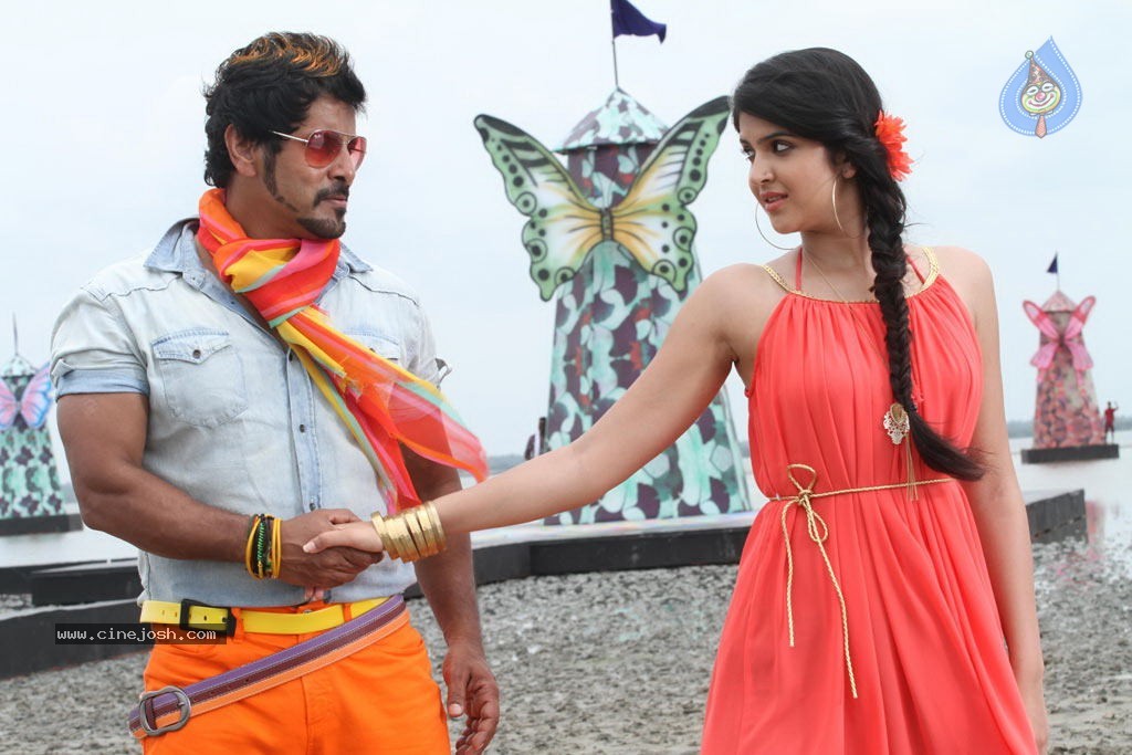 Rajapattai Tamil Movie Stills - 2 / 26 photos
