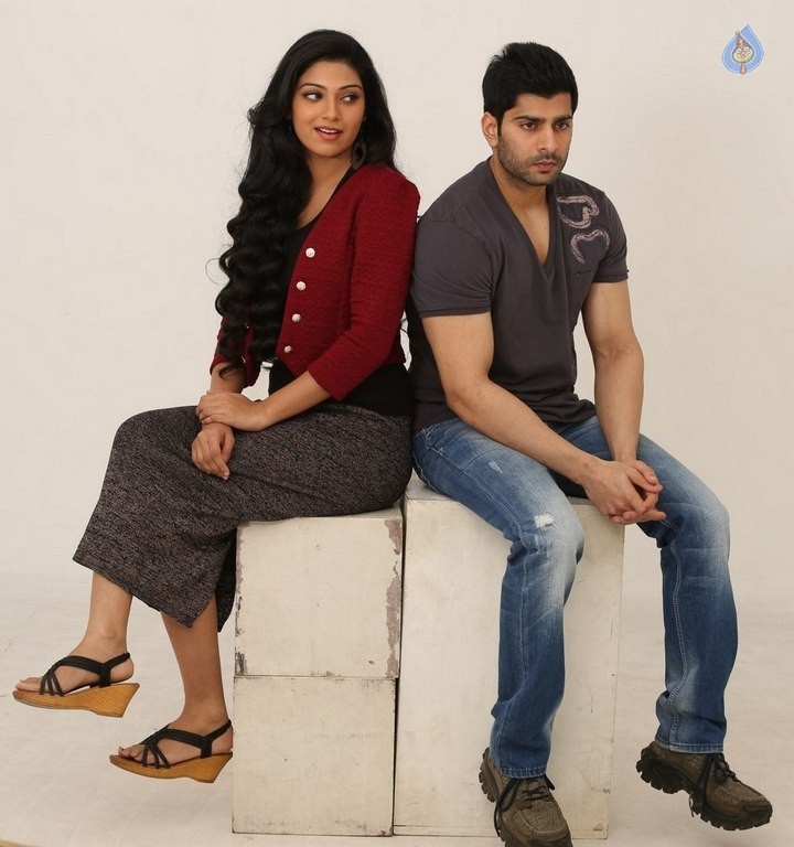 Rajavin Paarvai Raniyin Pakkam Tamil Film Photos - 17 / 35 photos