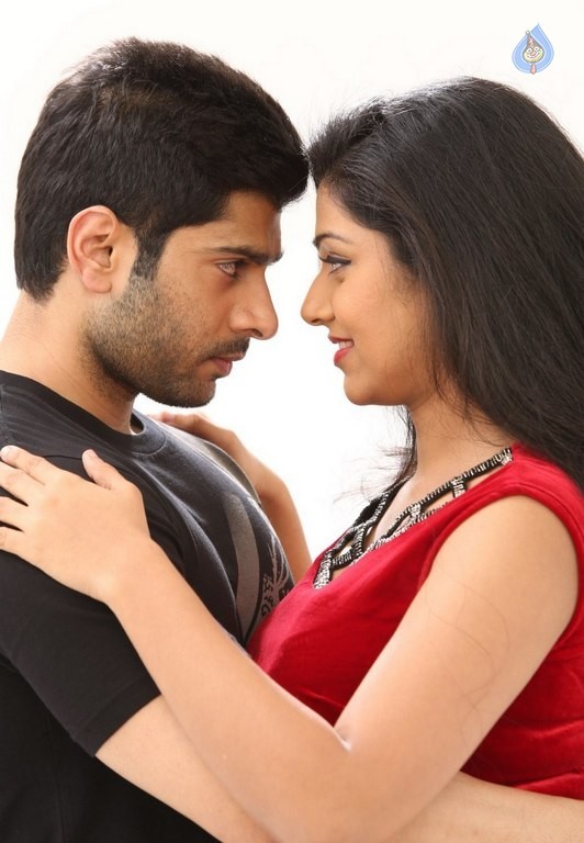 Rajavin Paarvai Raniyin Pakkam Tamil Film Photos - 20 / 35 photos