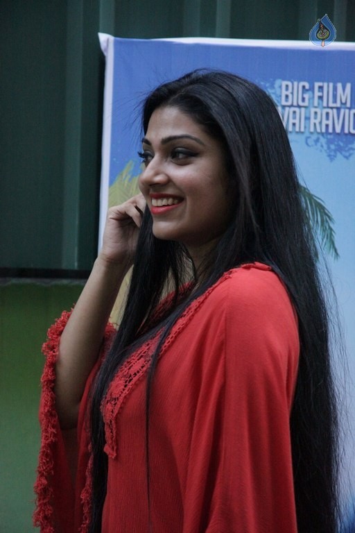 Rajavin Paarvai Raniyin Pakkam Tamil Film Photos - 25 / 35 photos
