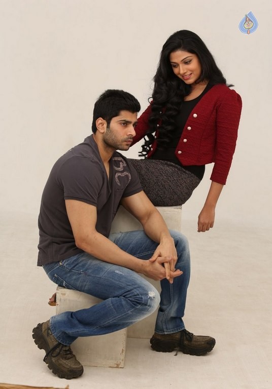 Rajavin Paarvai Raniyin Pakkam Tamil Film Photos - 26 / 35 photos