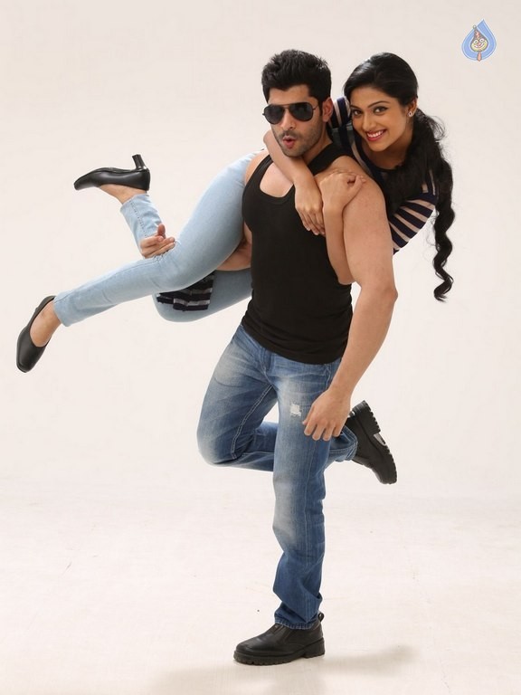 Rajavin Paarvai Raniyin Pakkam Tamil Film Photos - 31 / 35 photos