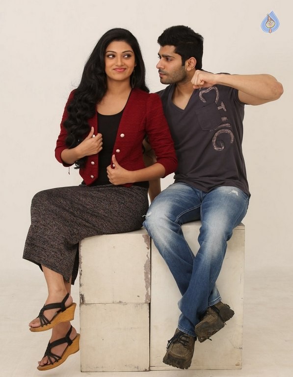 Rajavin Paarvai Raniyin Pakkam Tamil Film Photos - 33 / 35 photos