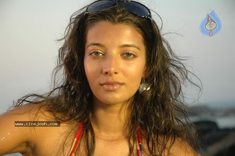 Rakshana Movie New Stills Photo 16 of 26