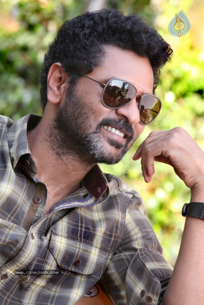 Ramaiya Vastavaiya Stills n Posters - 149 / 283 photos