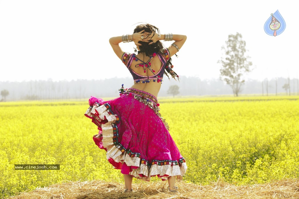 Ramaiya Vastavaiya Stills n Posters - 165 / 283 photos