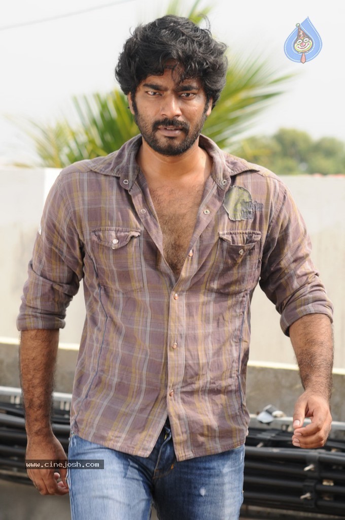Ranam Tamil Movie Stills - 28 / 99 photos