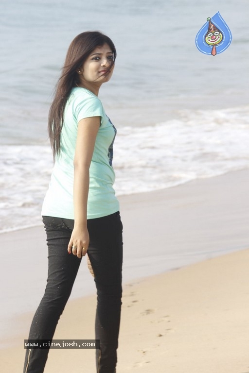 Rangeela Movie Photos and Posters - 10 / 40 photos