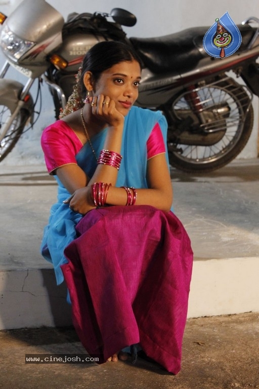 Rangeela Movie Photos and Posters - 16 / 40 photos