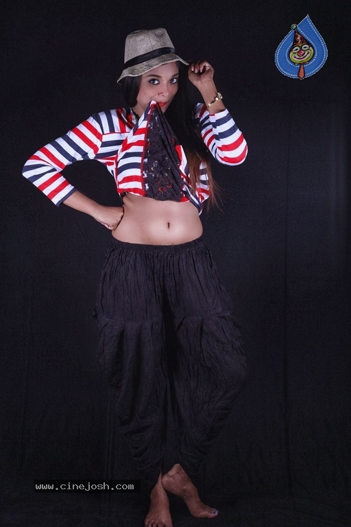 Rangeela Movie Stills And Posters - 24 / 44 photos
