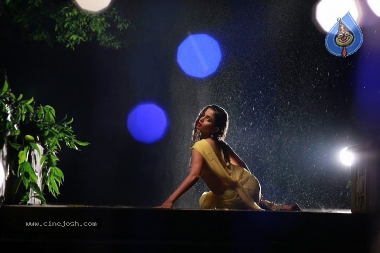 Rayala Haram Movie Photos Photos Gallery *మీరు వ్యక్తం చేసే అభిప్రాయాలను ఎడిటోరియల్ టీమ్ పరిశీలిస్తుంది, *అసంబద్ధమైన, వ్యక్తిగతమైన, కించపరిచే రీతిలో ఉన్న కామెంట్స్ ప్రచురించలేం, *ఫేక్ ఐడీలతో పంపించే కామెంట్స్ తిరస్కరించబడతాయి, *వాస్తవమైన ఈమెయిల్ ఐడీలతో అభిప్రాయాలను. rayala haram movie photos photos gallery