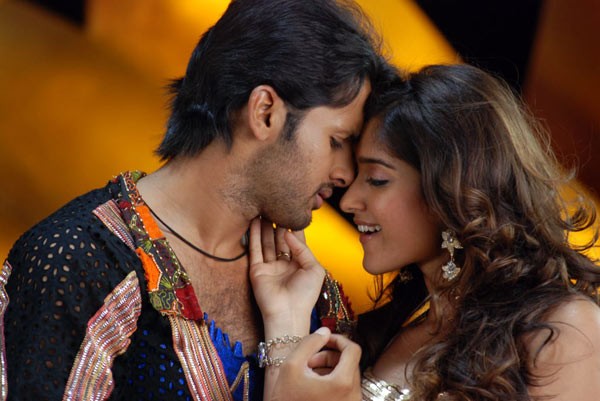 Nitin - Ileana - Rechipo - Movie Stills - 8 / 19 photos