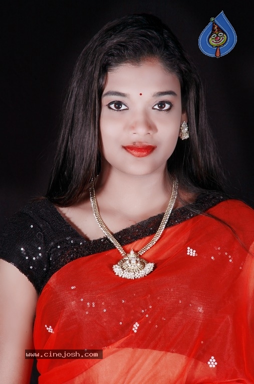 Rekha Boj Stills In Rangeela Movie - 7 / 19 photos