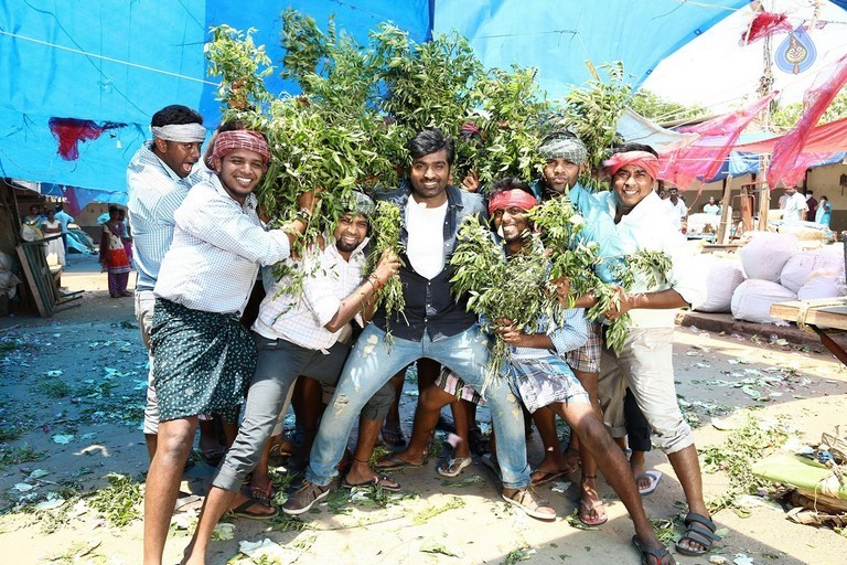 Rekka Tamil Film Photos - 2 / 17 photos