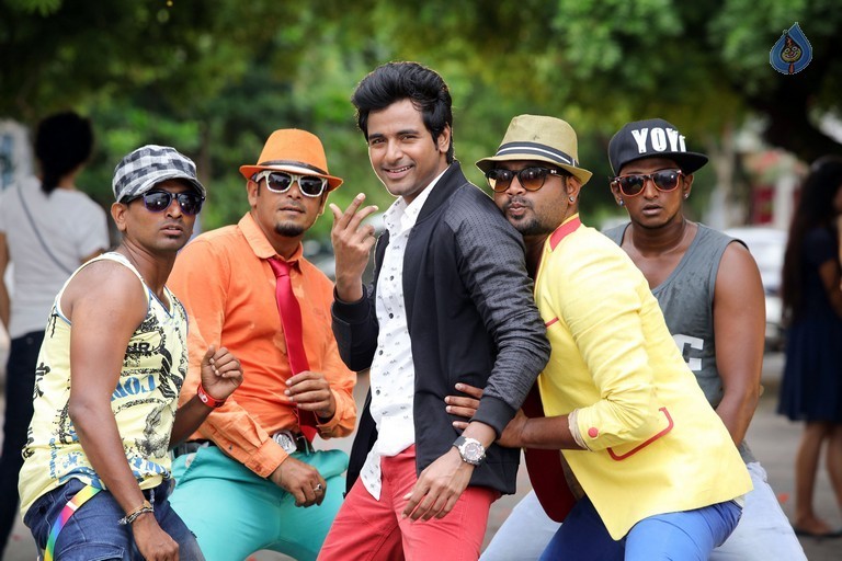 Remo Movie Photos - 4 / 4 photos