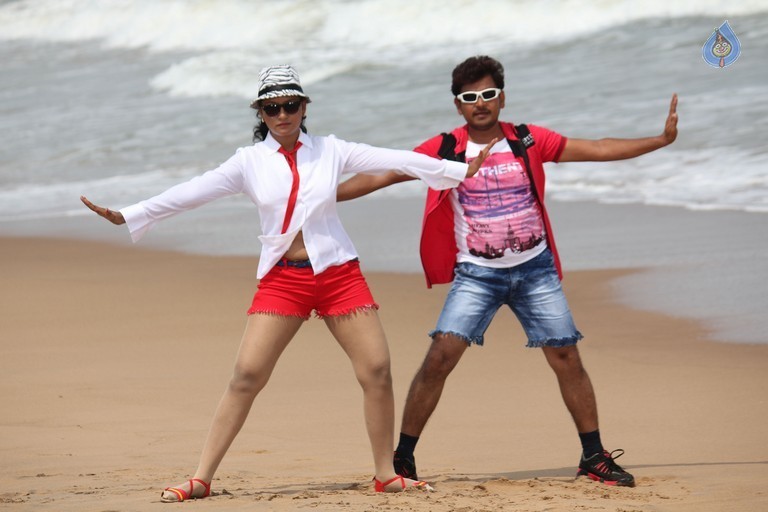 Rendaksharalu Photos and Posters - 32 / 133 photos
