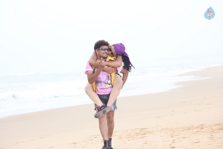 Rendaksharalu Photos and Posters - 40 / 133 photos