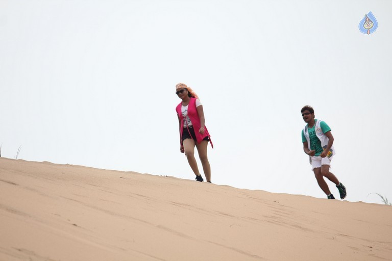 Rendaksharalu Photos and Posters - 48 / 133 photos