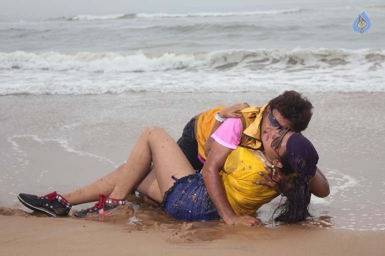 Rendaksharalu Photos and Posters - 53 / 133 photos