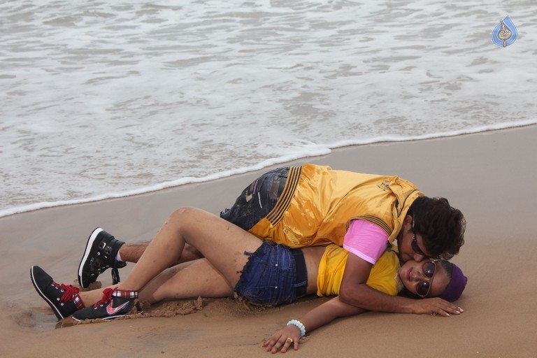 Rendaksharalu Photos and Posters - 63 / 133 photos