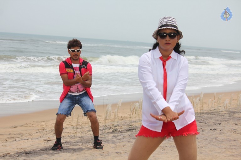 Rendaksharalu Photos and Posters - 73 / 133 photos