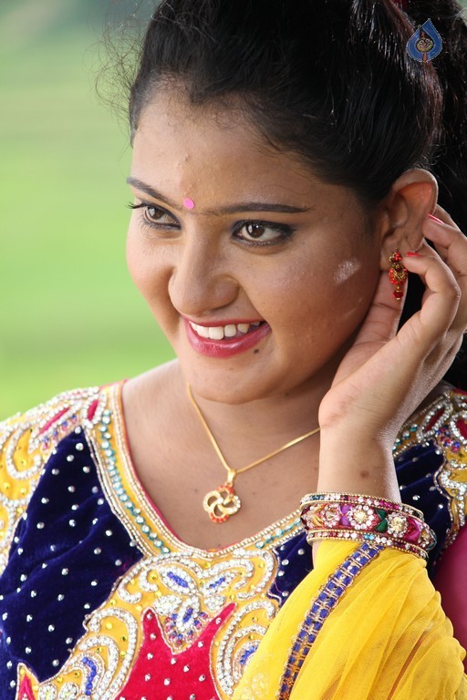 Rendaksharalu Photos and Posters - 79 / 133 photos