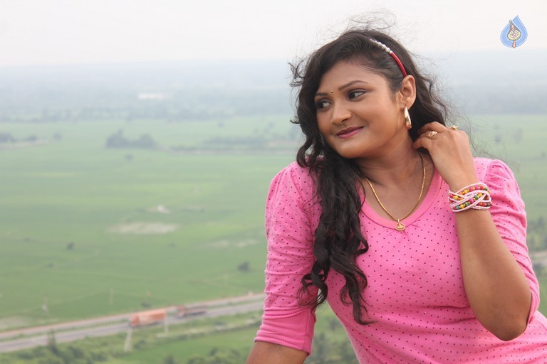 Rendaksharalu Photos and Posters - 86 / 133 photos