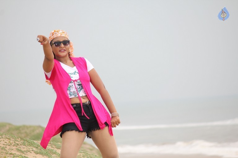 Rendaksharalu Photos and Posters - 95 / 133 photos