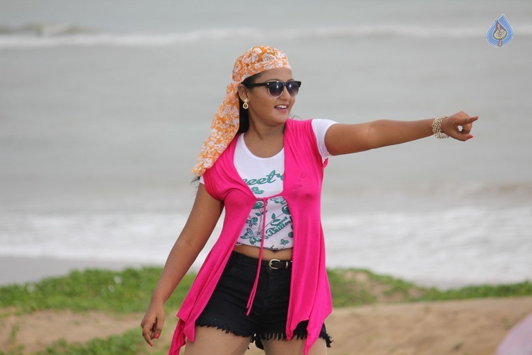 Rendaksharalu Photos and Posters - 111 / 133 photos