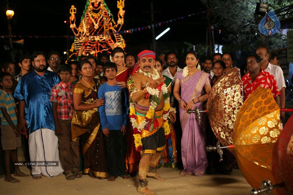 Rettai Vaalu Tamil Movie Stills - 34 / 72 photos