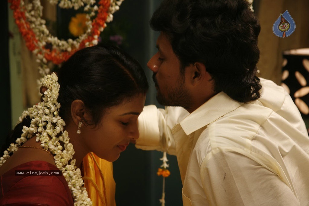 Rettai Vaalu Tamil Movie Stills - 40 / 72 photos