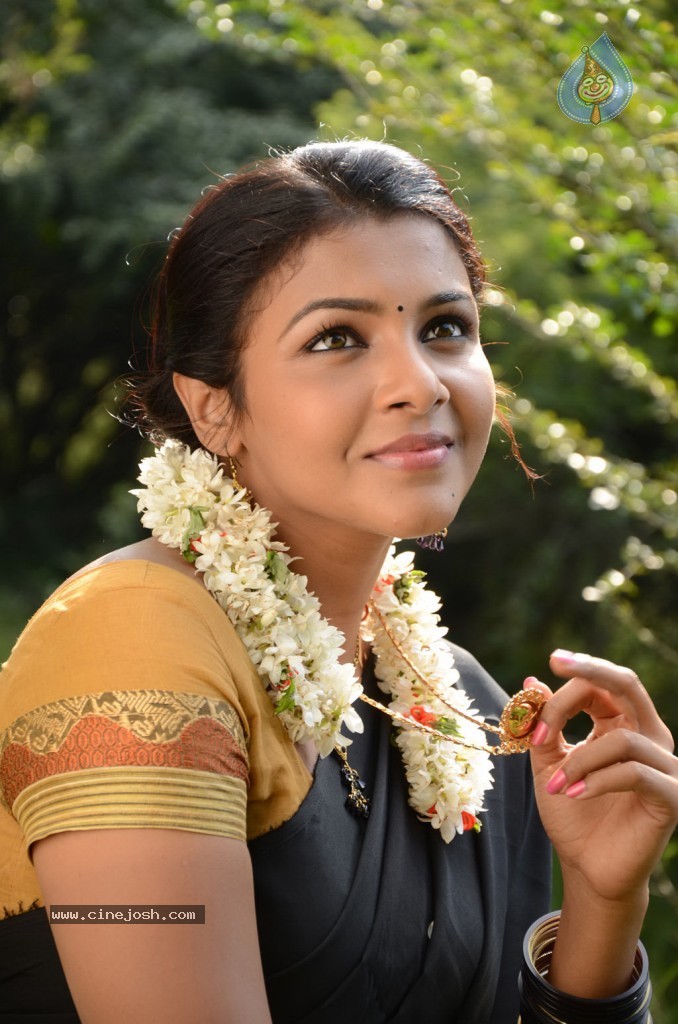 Rettai Vaalu Tamil Movie Stills - 62 / 72 photos