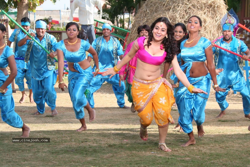 Rey Rey Movie New Photos - 11 / 40 photos