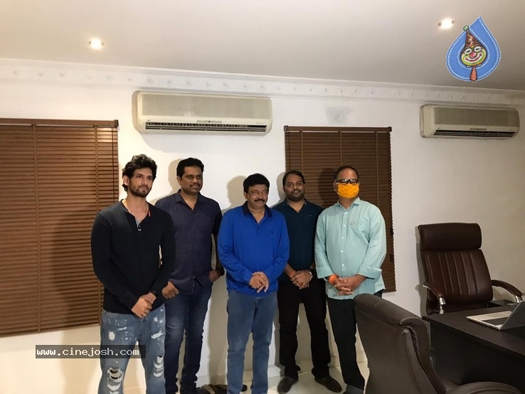 RGV Launches Valliddari Madhya Movie Song - 7 / 10 photos