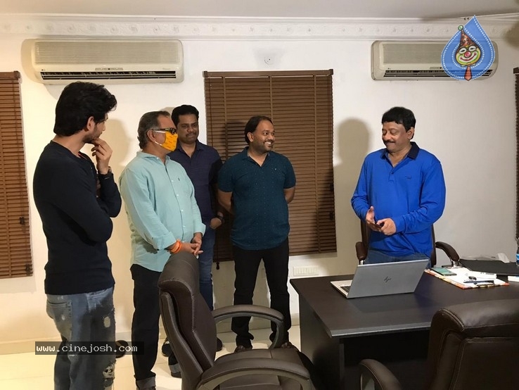 RGV Launches Valliddari Madhya Movie Song - 9 / 10 photos