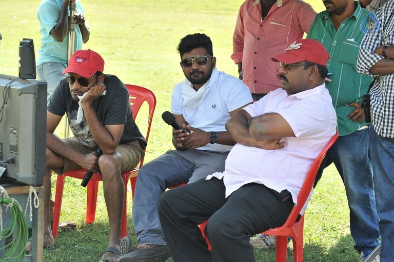 Right Right Movie Photos - 4 / 18 photos