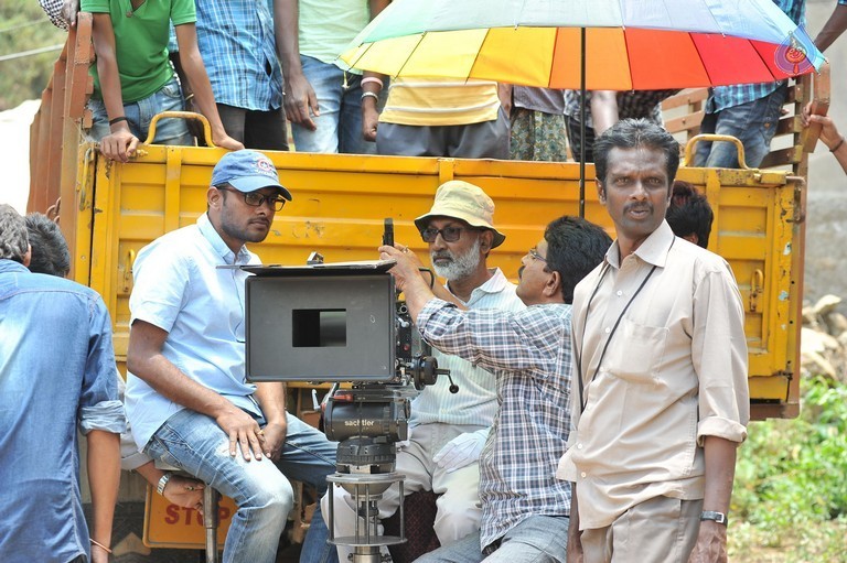 Right Right Movie Photos - 9 / 18 photos