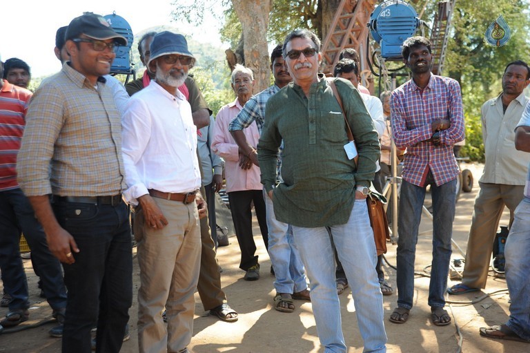 Right Right Movie Photos - 13 / 18 photos