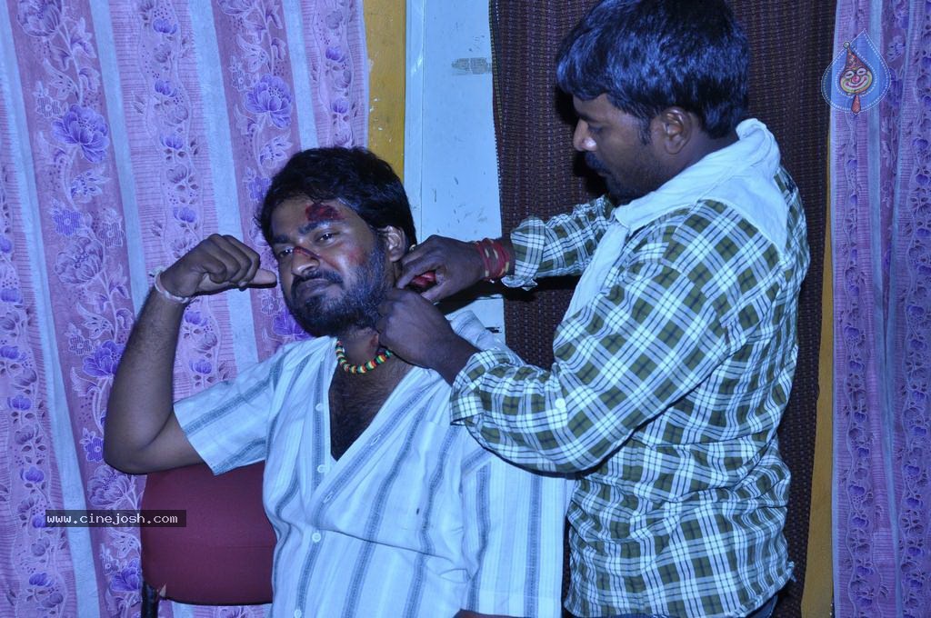 Road No 76 Chenchalguda Area Movie Stills - 11 / 52 photos
