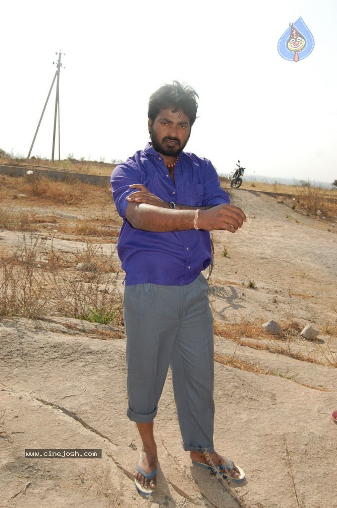 Road No 76 Chenchalguda Area Movie Stills - 28 / 52 photos