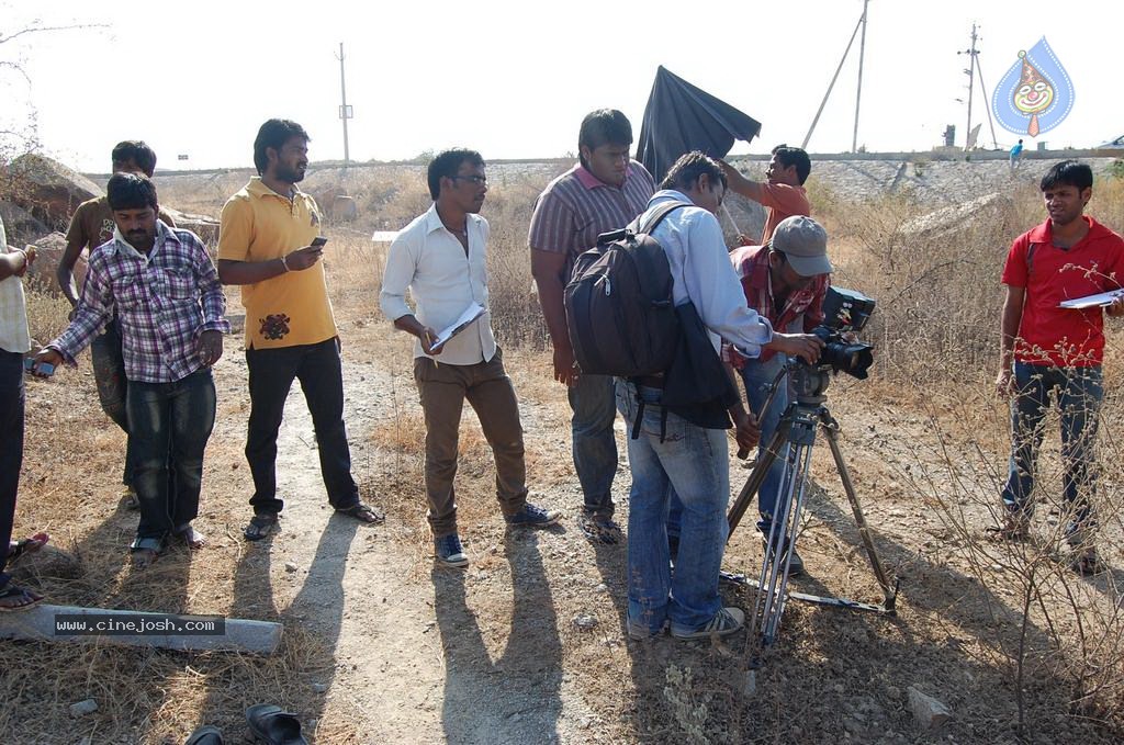 Road No 76 Chenchalguda Area Movie Stills - 33 / 52 photos